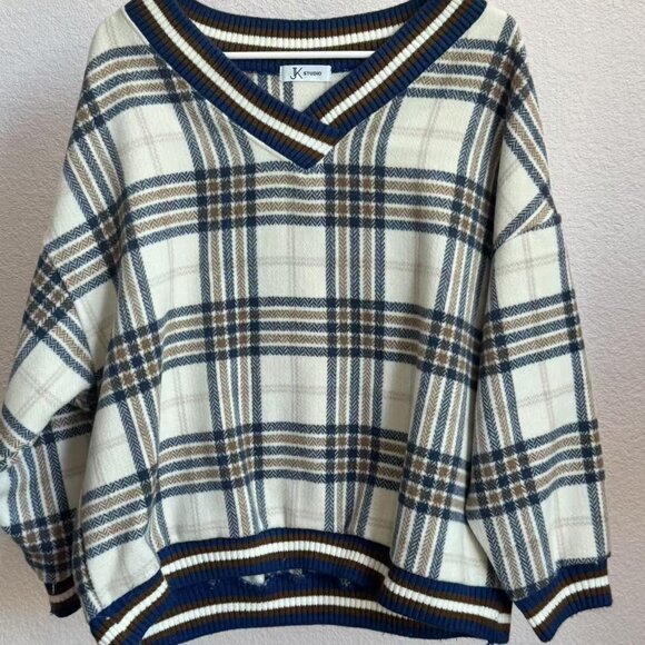 Oversized Plaid V-neck Sweater from YesStyle (One Size) - Picture 4 of 4